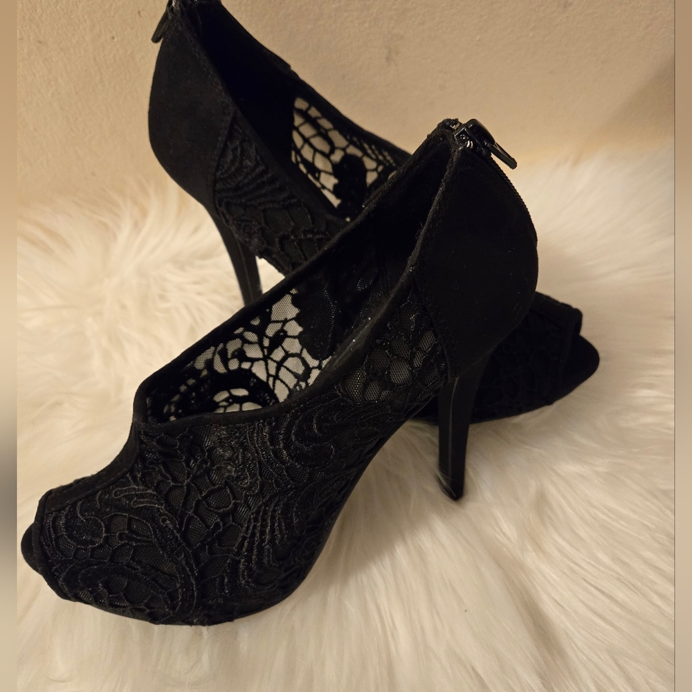 Apt 9 Women's Black Heels shoes open toe Embroidery Lace  Stiletto Size 8 M